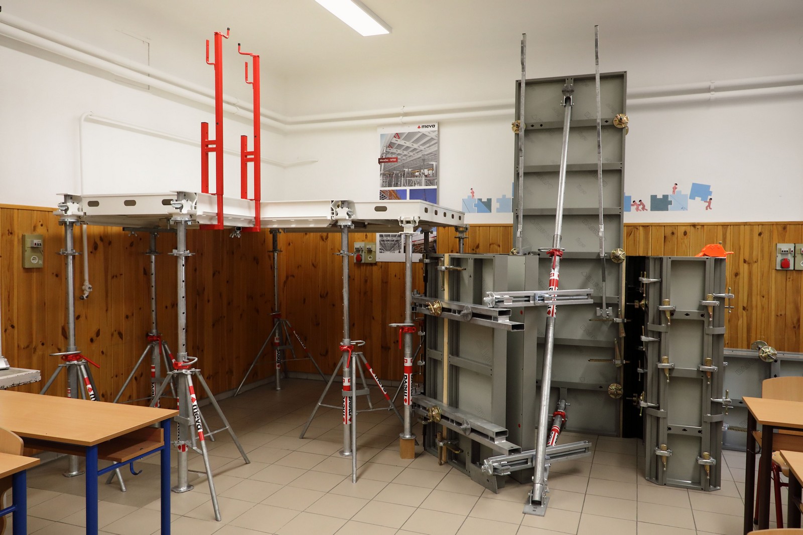 Gyakorló zsalukészletet kapott a Jáky a MEVA-tól